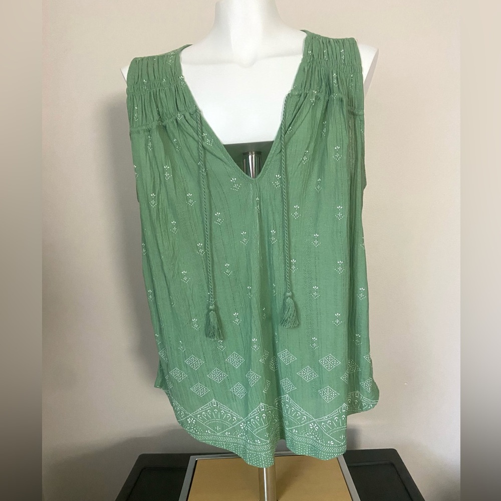 Lucky Brand Women’s Sage Green Sleeveless Blouse Size Large